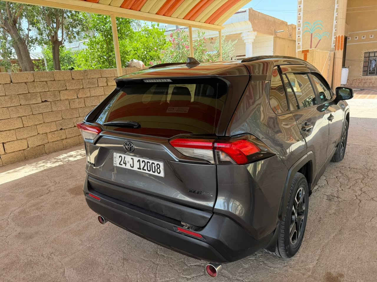 السلام عليكم للبيع راف فور 
موديل21
فول الفول  1/1
السعر 185وبيها مجال حك جيتك 

‭0770 204 0437‬

