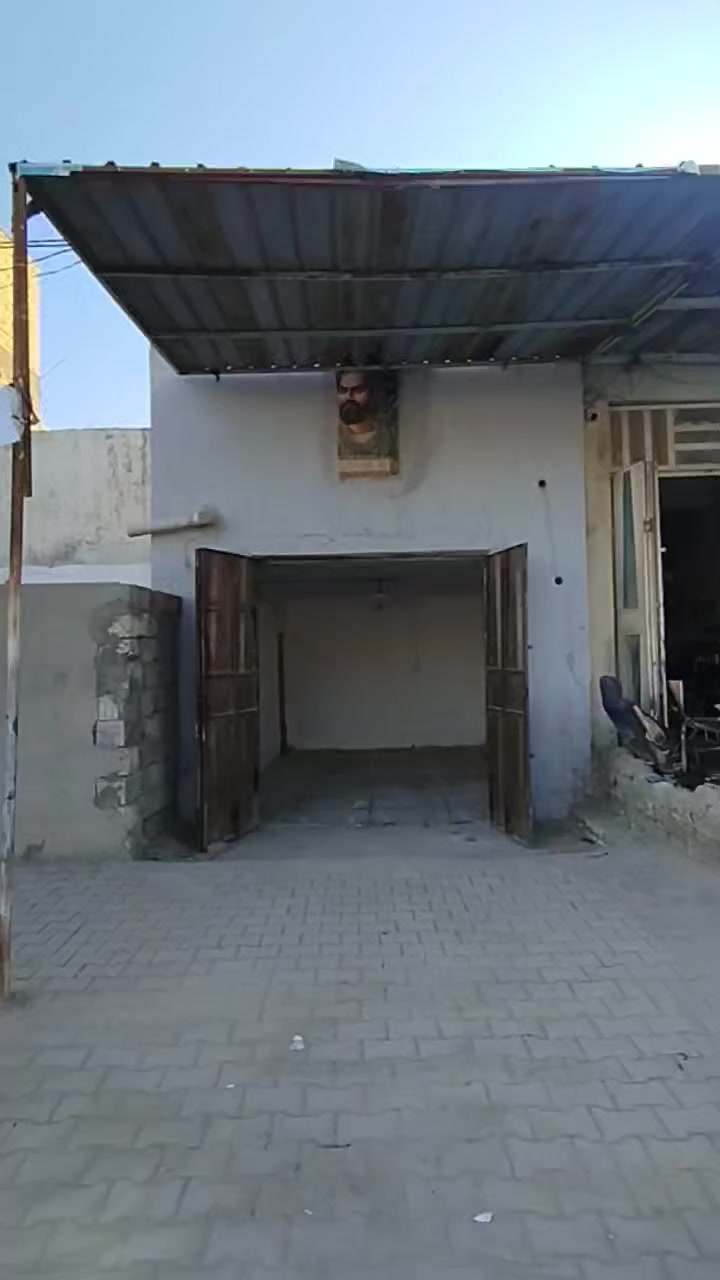 محل لل ايجار 
الموقع:  شارع 30 مقابيل مدرسة القبس للبنين على الشارع العام
***********
