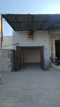 محل للإيجار • شارع ٣٠ • مقابل مدرسة القبس