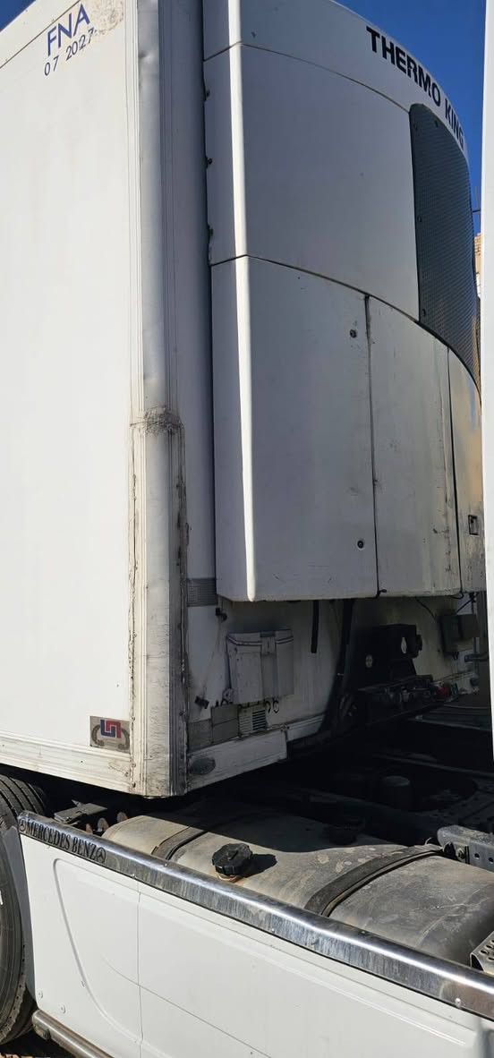 السلام عليكم براد للبيع ايطالي سور
منفيس البراد جديد ممشتغل بل عراق جهاز رباط 400
سمك 5 ارتفاع 65 تخم تاير ستوني شادهن تخم دسك شاصي كامل صندوك عبار 
جاهز للعمل السعر 155$ ***********
