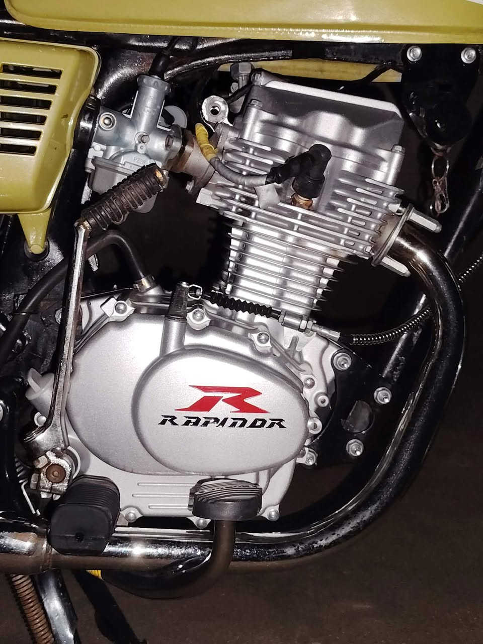 سلام عليكم دراجه للبيع رابيدو حرف R الأصلي دراجه نضيفه بدون أوراق صارلهه 5 أشهر من معمره وياله جدد هسه شادهن قبل أسبوعين معمره غراض كله اصلي شاصي قبل فتره صابغه حراري كشن سي دي اي الأصلي صالنصه رابيدو الاصليه كتف جديد ولايت بومه عالي ناصي جوزه جو التانكي الاصليه يعني دراجه صارف عليه هواي وبل عافيه عل ياخذهه سعرهه 650 وبيه مجال للشراي مكاني ميسان المشرح


**إذا كنت صاحب هذا الإعلان وتريد حذفه لأي سبب، رجاءا أرسل رسالة إلى الدعم الفني**