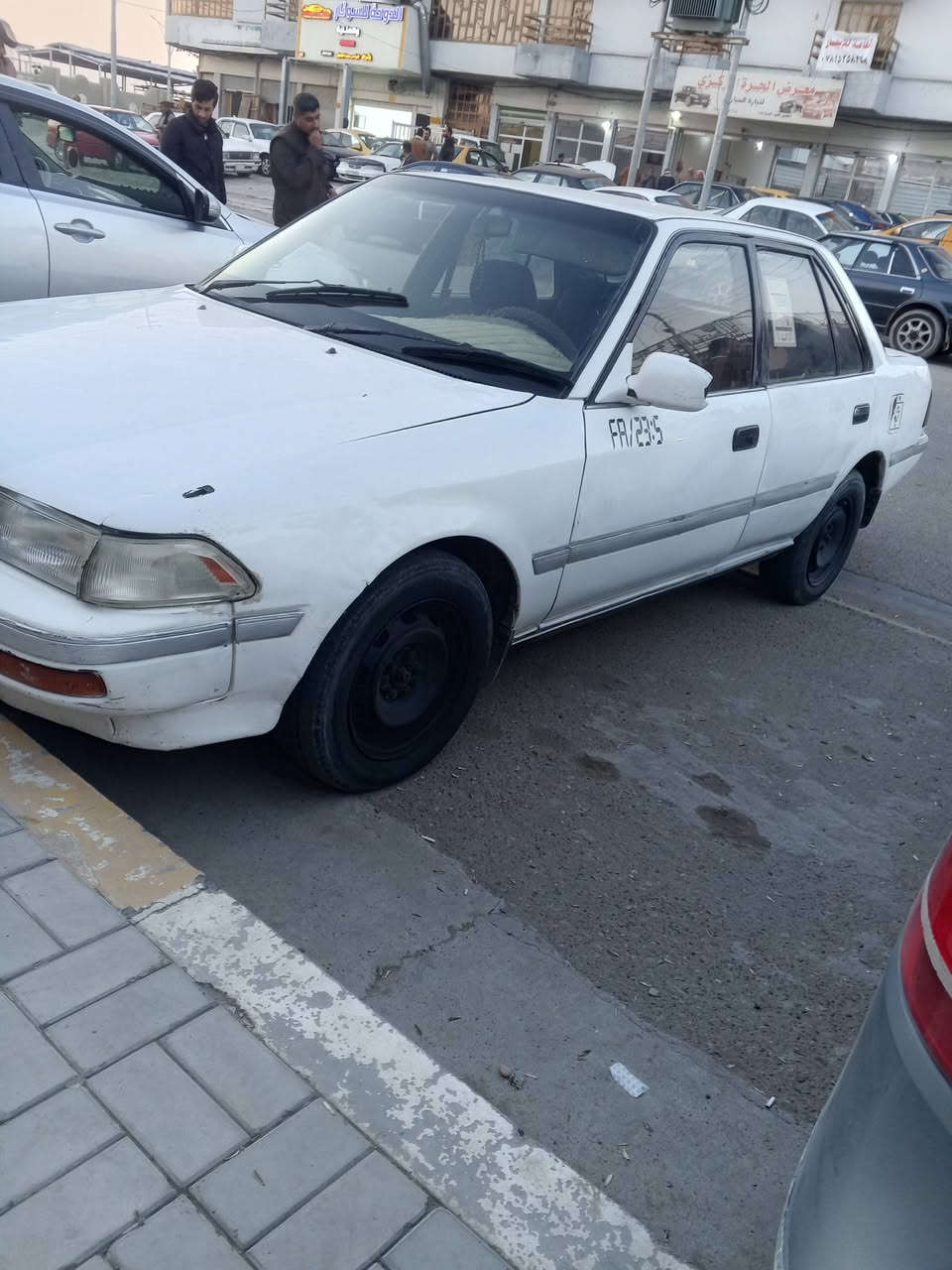 سلام عليكم سياره للبيع كروانه موديل 1990 محرك وكير جديد رقمه الانبار سعره 27بيه مجال  مكان سياره فلوجة ***********
