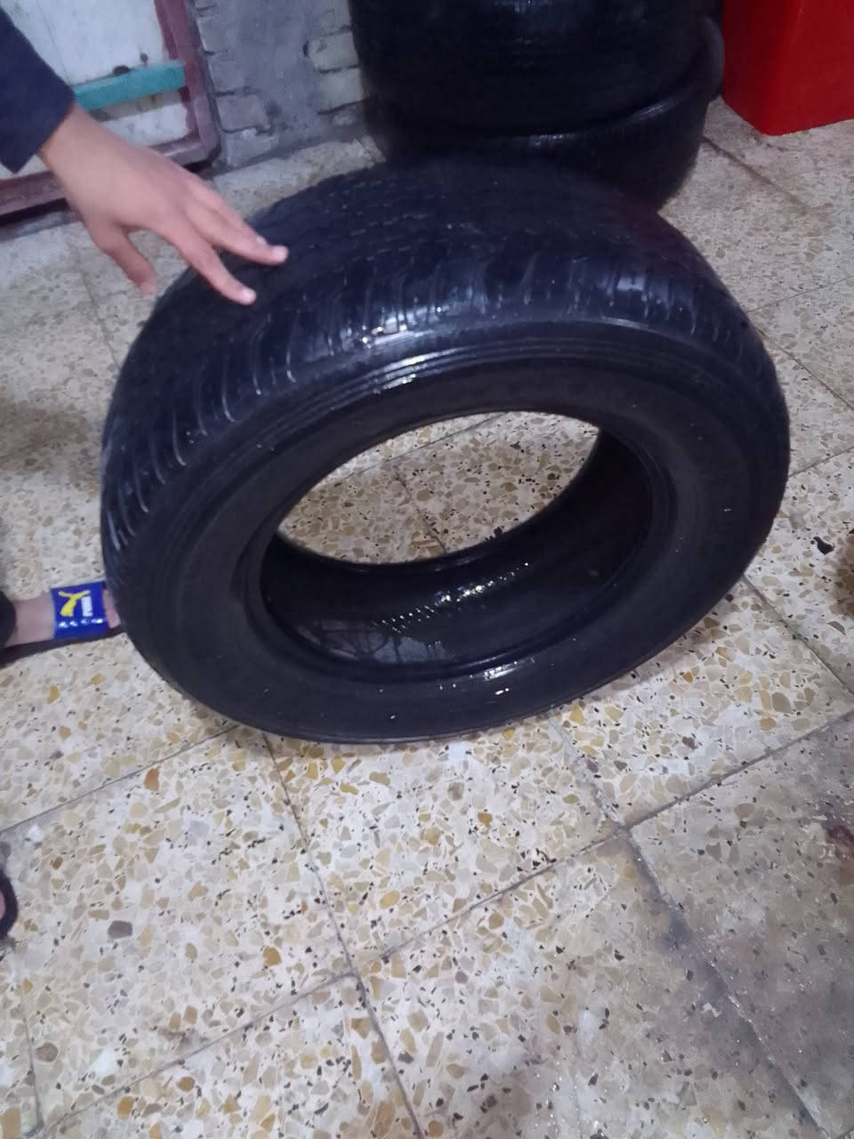 عدد5 تايرات قياس 18 /60/285 مال جكسارة بمناسبة قدوم  العيد الي يريدهم سعرهم  75 الف بغداد مدينة الصدر الاورفلي ***********
