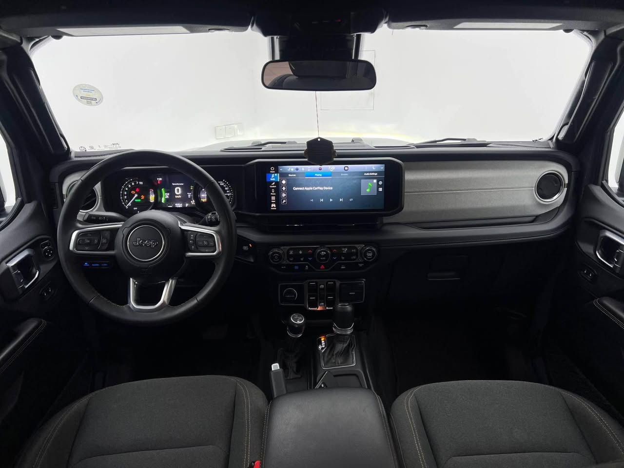 Jeep Wrangler 2024 4XE 
جيب رانجلر ٢٠٢٤ 4xe 

مواصفات Sahara فول و لون كلش حلو 😍

مكينة ٤ سلندر حجم ٢.٠ لتر توربو هايبريد 
ماشية 30,000 ميل و بحالة جداً ممتازة 

ضرر السيارة جاملغ امامي و جاملغ خلفي و باب سايق مبدل شركة  بس ايرباك تكمة طاك مرجع سستم  
السيارة كلش حلوة و نظيفة 

السيارة رقم كاتي تترقم شمالي 
مكفولة من كير و محرك و كهربائيات

و ب سعر(310$) ورقة و بيها مجال

مكان السيارة

دهوك -معرض ارشف R-Shev
رقم51 من معارض التيرمينال 

***********
*********** دهوك, العراق
