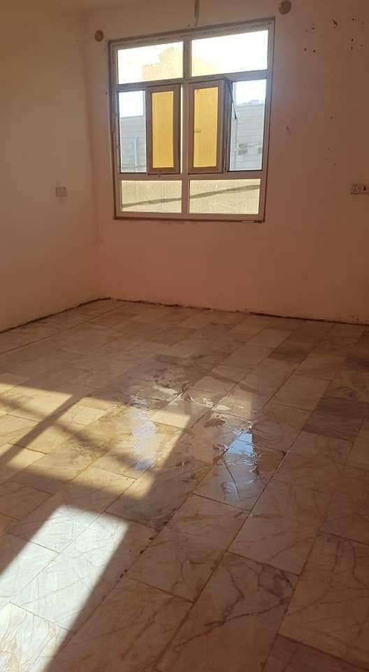 السلام عليكم شقه لليجار طابق ثاني مكان حي الصحه مقابل مستشفى أمير المؤمنين من احياء النجف الراقيه السعر 375وبيه مجال رقم الهاتف ***********
