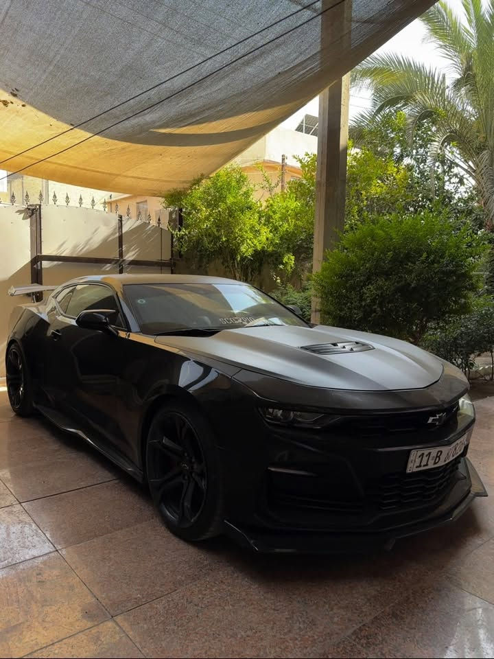 السلام عليكم شلون الشباب
للبيع  1LE 3LT 
السياره : كمارو ٨ سلندر ١٠ نمر
الفئة :  2SS 1LE 3LT A10 V8 6.2L
الموديل : 2022
ممشى السياره: 23 الف حقيقي 
السياره ب اسمي وهزة جديدة 
 بنفس اليوم اداورلك

🟢بدون ايرباك 
🟢قطعة صبغ فقط .
🟢بچم كبس على وضع الوكاله .

🟢الكفالة : كير / اكسل / شاصي/ كهربائيات / كاردن . الكل مكفول وبحالة الوكالة بدون فتح او تبديل 

🟢الكزوز بلادي ماملعوب بي ابداً ( اكتف اكزوز )
🟢كهربائيات السياره جديدة ماملعوب بيهة 
🟢حدادية خلفية امامية جديدة

حادث السياره مرفق بالصور بالمنشور مع رقم الشاصي 
1G1FH1R77N0130530

حبايب الحادث فقط سرقة جاملغ امامي ودعامية امامية 
يعني بدون ايرباك والبچم ماملعوب بي ابداً
يعني البجم البيهة اصلي وكالة مو تجاري 

🔴 بالمختصر صبغ جاملغ امامي جهة السائق فقط 

🟢السياره مسويلهة ادامة كاملة قبل اسبوع 
باتري جديد
فلتر تبريد جديد 
فلتر شوتة جديد 
زوج تاير خلفي جديد
مري اسود لامع جديدة 
دوسات اسود لامع جديدة 
لحية امامية اسود لامع جديدة
جناح خلفي اسود لامع اصلي مال SS 1LE
احزمة لون احمر من الوكالة يعني مو عمل هنا 

حبايب السياره داخلهة كلة كاربون فايبر الياف حقيقية
🔴 اخوان يعني كاربون حقيقي مو تغطيس  

دشبول كاربون فايبر الياف حقيقي اصلي مال ZL1
بيدي فاتحة من ZL1  يعني قطعة اصلية مو تجاري 

شفتات ستيرن كاربون فايبر الياف حقيقي 
كفر بصمة وگير كاربون فايبر الياف حقيقي 

المواصفات 
مبدئياً السياره 1LE يعني مو SS عادية 
ف هنا يجي نظام التعليق يختلف بالكامل عن الSS 
ونظام المكابح يختلف بالكامل ايضاً 
رادار امامي وكامرة امامية (قيادة ذاتية وخروج عن المسار )
المراية الوسطية كامرة ( كامرة خلفية بالزعنفة بالقمارة )
داتاشو
فتحة سقف 
عينة دجيتال 
كشنات ريكارو جلد وكنتارا 
انارة محيطية بالداخل AMB LIGHT SYSTEM
كشنات خزن ميموري 
كشنات تدفئة تبريد 
حساس خلفي وكامرة خلفية 
رادار بالمرايا الجانبية 

تفاصيل اكثر خابرني وتدلل 

***********

السعر ٢٣٥ وبيهة مجال بسيط جداً

حبايب السياره جديدة كلش وماناقصهة برغي 
السياره اعلى مواصفات تجي بالكمارو 

شباب والسياره 1LE مو SS عادية
