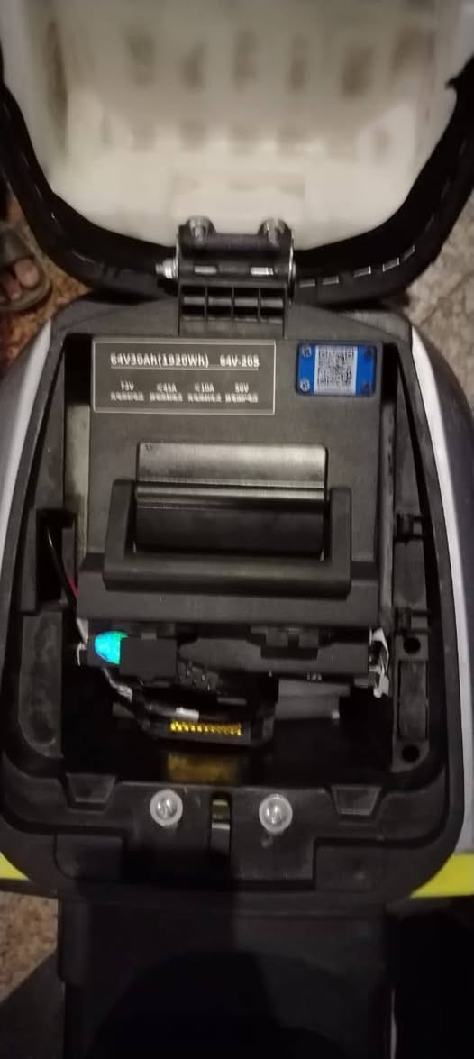 سلام عليكم
دراجه شحن r11 
موديل 25 شحن 
بطاريه ليثيوم 73فولت 45 امبير المسافه 60كيلو 
(بطاريه ليثيوم مو جاف) 
صالها عدي شهرين 
سرعه حقيقي 60 
بيها حادث مثل ما مصور 
...... السعر 650 وبيها مجال للطيبين.......
***********
