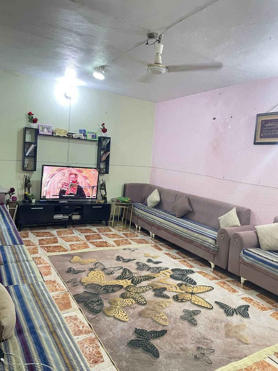 السلام عليكم عقار تجاري للبيع منطقة الزهراء خلف مدرسه النهرين مساحة 288 يتكون من 3  محلات مئجرات والبيت مئجر على شارعين ركن منتزه امامه الاستفسار أكثر اتصل ***********
