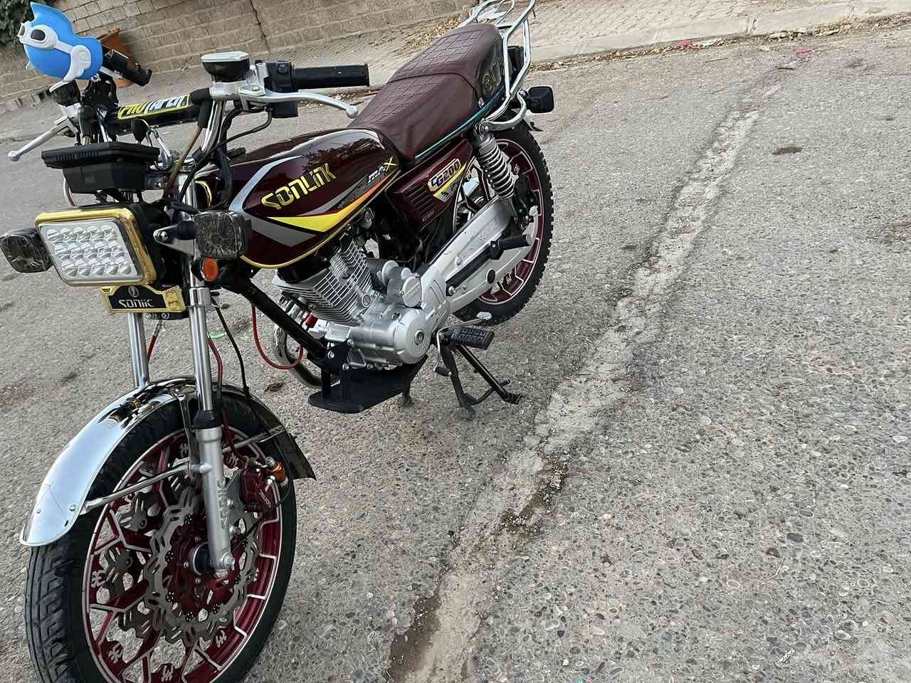 سلام عليكم سونك موديل 25 دبل دسك محرك 200 نضافه فول السعر  700 وبيه مجال الشراي يتفضل خاص او يتصل ***********
