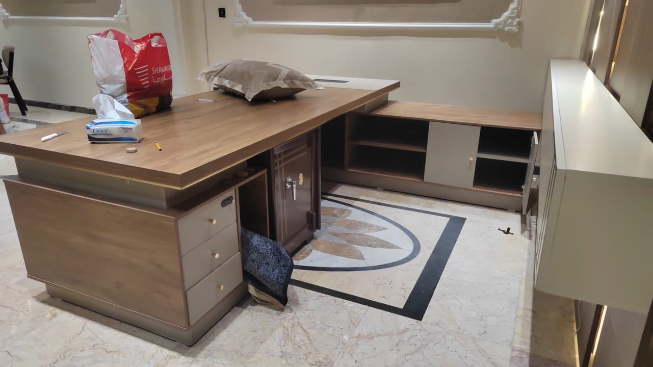 السلام عليكم ميز مكتب كامل جاهز هوا و الديكور الي خلفة بالحايط  تجي تجيب سيارة تفتحة و تحمل و تتوكل للبيع 375 الف و بي مجال مكاني بغداد الكرادة 
***********
