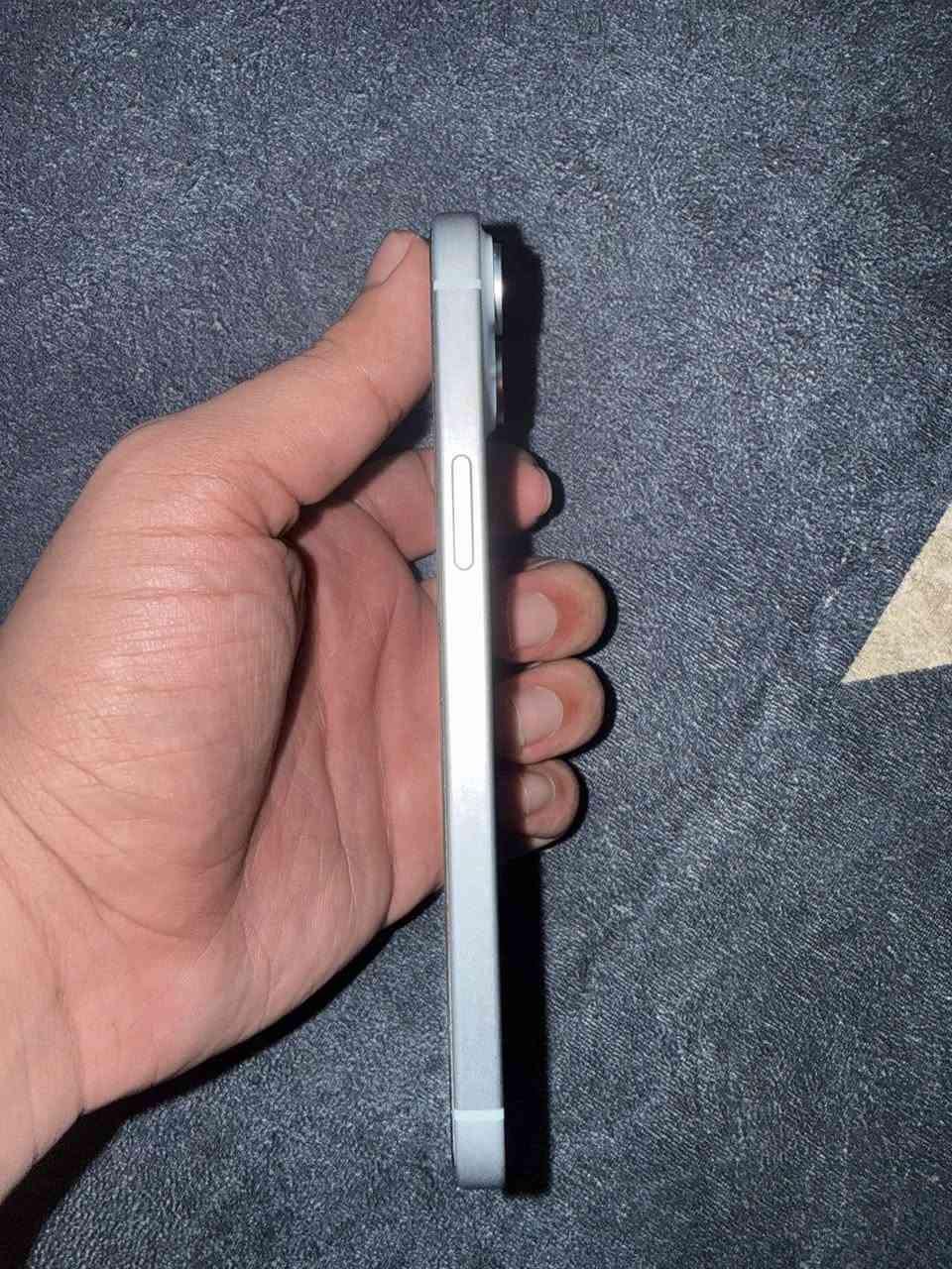 سلام عليكم 
ايفون 15 بلس للبيع ذاكرة 128 بطارية 85 
نضافة التليفون 100/100 
وابد ما طاب صيانه 
ويا كارتونه مالته وجهاز ماستر 
ب750 الف 
الموقع بغداد 
***********
