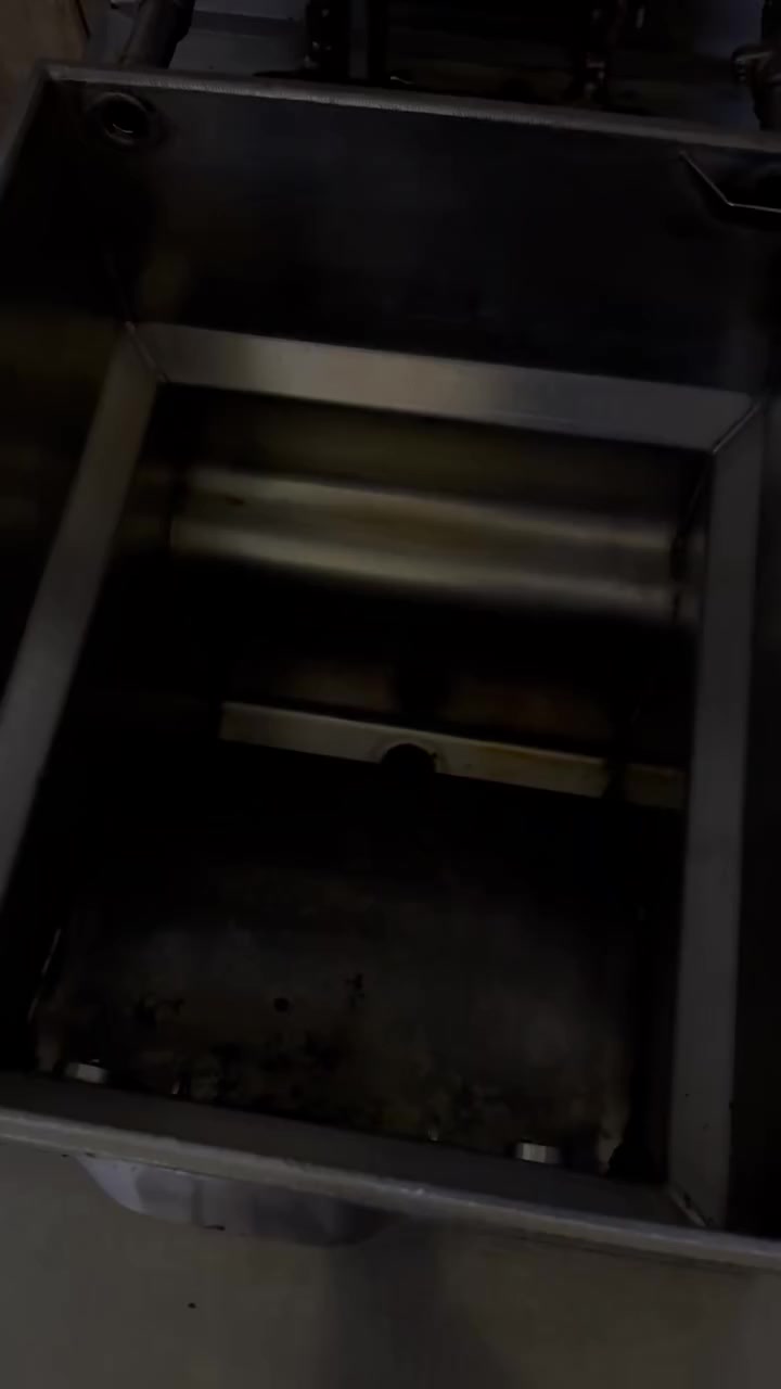 السلام عليكم
جدر كنتاكي عدد 3 شغالات 
*********** واتساب
