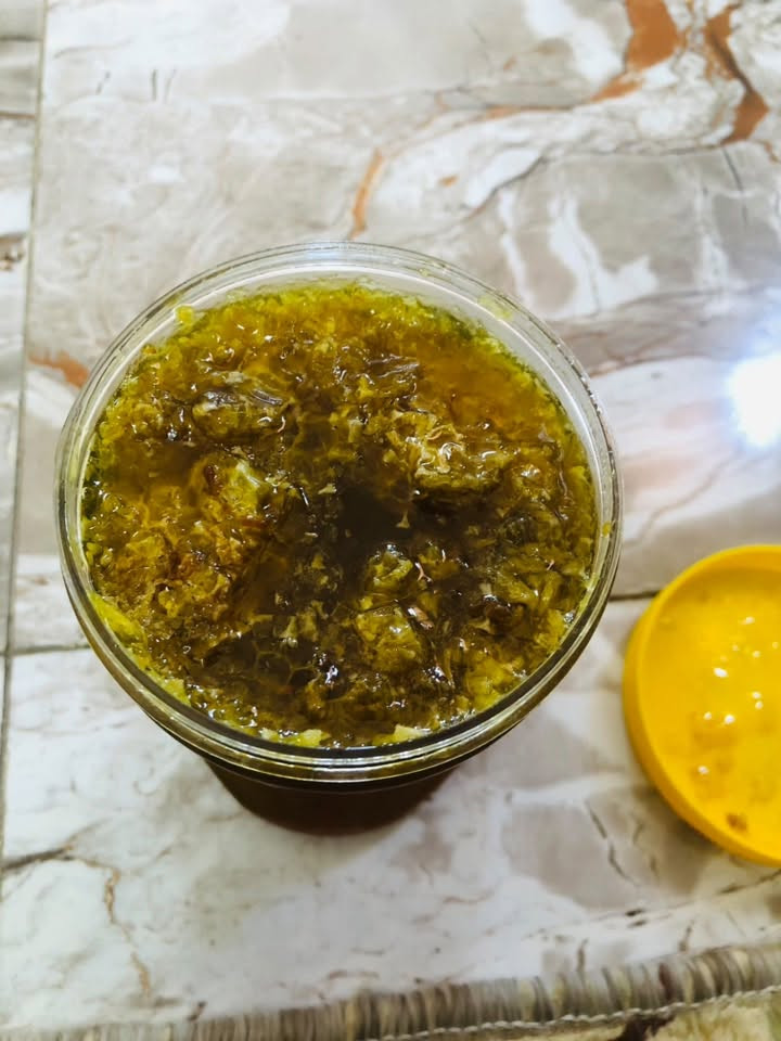 السلام عليكم يوجد عسل 🍯 طبيعي درجة اولة سعر الكيلو 35وموجود توصيل للباب البيت 🏠 رقم واتساب ***********
