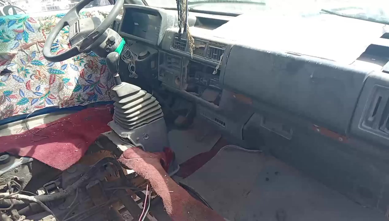 السلام عليكم من رخصة مديرالكروب سياره لبيع بنكو السياره صار فتره متروكه ابيع الهل مجودمكاني كربلاء طريق النجف كربلاء العمود ١٠٣١ ##14وبيه مجال السياره بدون ار***********
