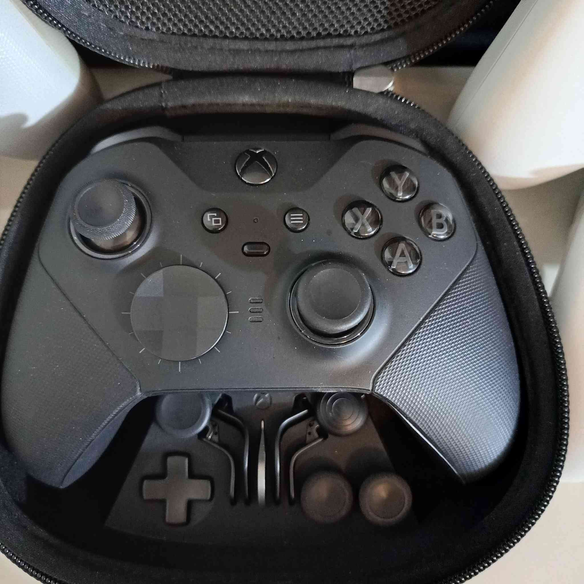 Xbox series s
نضيف لا مصلح ولامفتوح وجهاز نضيف لوك ستيكر
-جوستكات -الاليت ستخدامها جدا جدا قليل مابيها اي خل ونضيفه جداا.
-جوستك الكيم سير g7pro غنيه عن التعريف 
-وجوستكين g7se ايضا غنيه عن التعريف
-وجوستك الجهاز الاصليه ايضا مابيها اي خلل .

مختصر الكلام ماكو اي شي يعاني من الخلل .
توصيل موجود السعر ٣٥٠ قفل للتواصل على الرقم
*********** واتساب فقط
