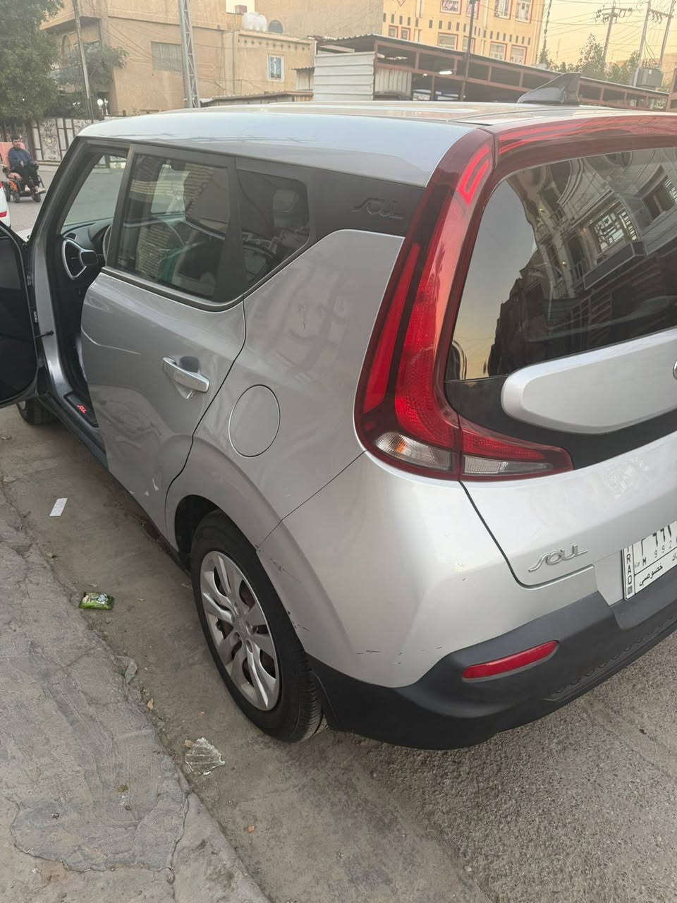 السلام عليكم 
كيا صول موديل ٢٠٢٠ 
محرك ٢٠٠٠ دوش
حادث موضح بالصور 
ماشية ٦٩الف رقم بغداد باسمي والتحويل ثاني يوم 
ملاحظاتها عدا الحادث جراد بالبونيد ورصعة بالجاملغ الايسر 
الخلفي موضح بالصور 
السعر المطلوب ١٣٥ بيه مجال حك الجية 
بغداد حي العامل  ***********
