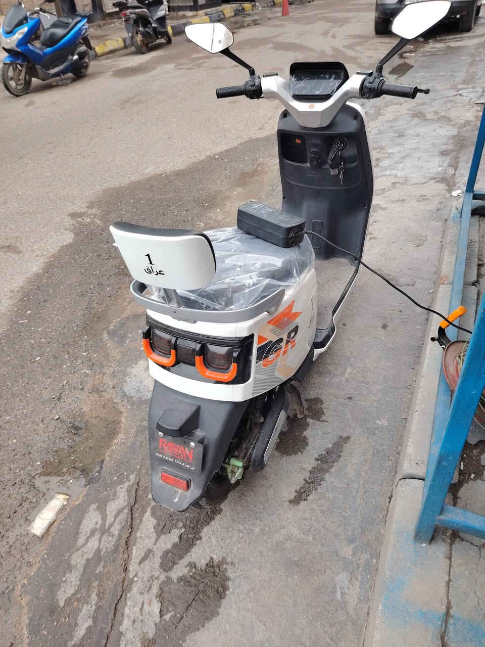 سلام عليكم دراجه شحن للبيع دراجه بعدهة جديده نظام بك نظام بارك بلوتوث اشاير يمنة يسره سعر ٥٥٠ الف  وبيه مجال بصيط مكاني الكرادة الرقم  ***********
