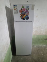 ثلاجة للبيع السعر 160الف   ‏07783663715‬‏  07510429818