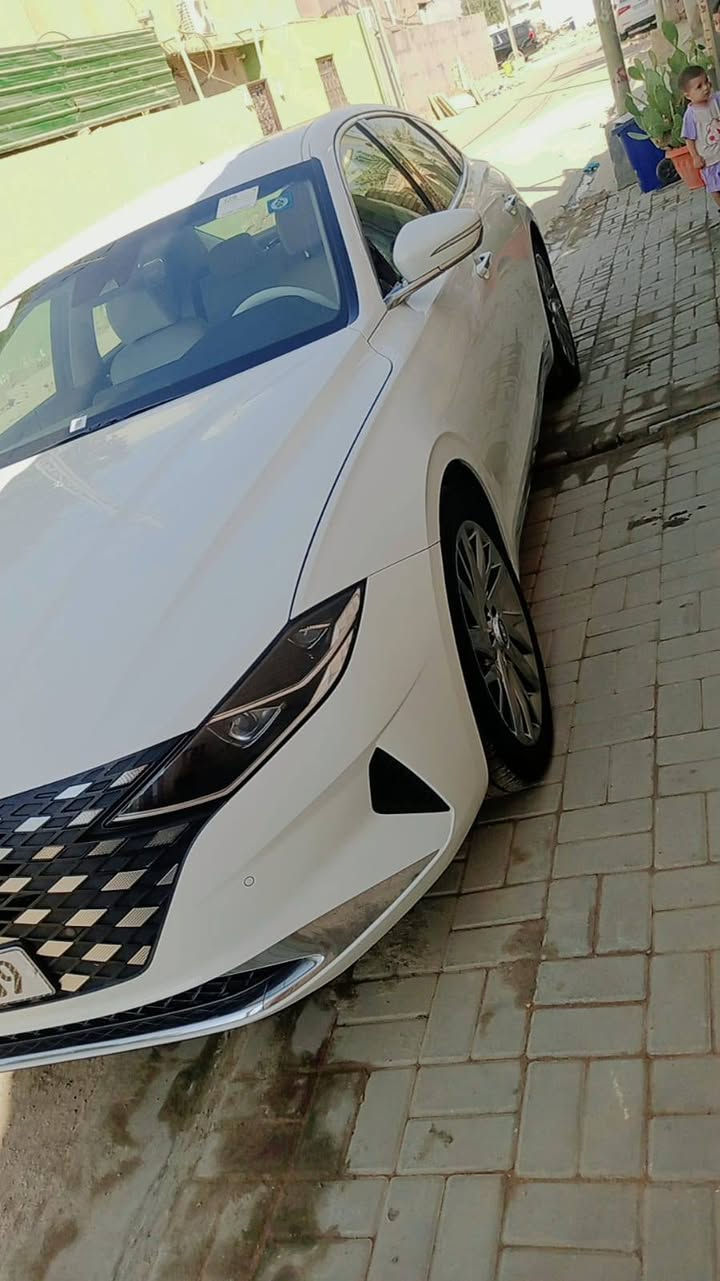 السلام عليكم
للبيع  
هيونداي ازيرا موديل ٢٠٢٣ وارد كوري غاز بلاد 
مكينه ٦ سلندر3000 cc

المواصفات السيارة فول الفول كفاله عامه من الشخط ماشيه 32  
عداد ديجيتال متصل شاشه
رادرات اماميه خلفيه جانبيه 
٣٦٠ درجه 
نقطه عمياء 
اوتو هولد 
سايد بريك بصمه @
تبريد شاشه 

السعر 230 وبيها مجال  
مكان السيارة ديوانيه 
للاستفسار***********
