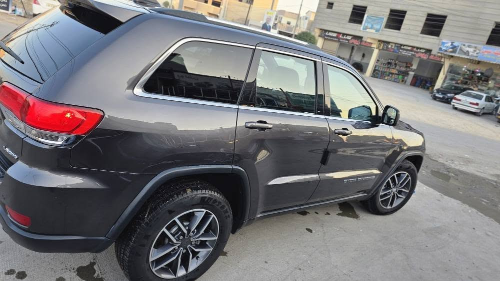 جيب لاريدو موديل 2018 نضيف على ايد وحده بيها قطعتين ونص جاملغ خلفي جاملغ امامي وربع بوند حيل نضيفه\ الي شراي هاذا رقمي *********** أربيل, العراق
