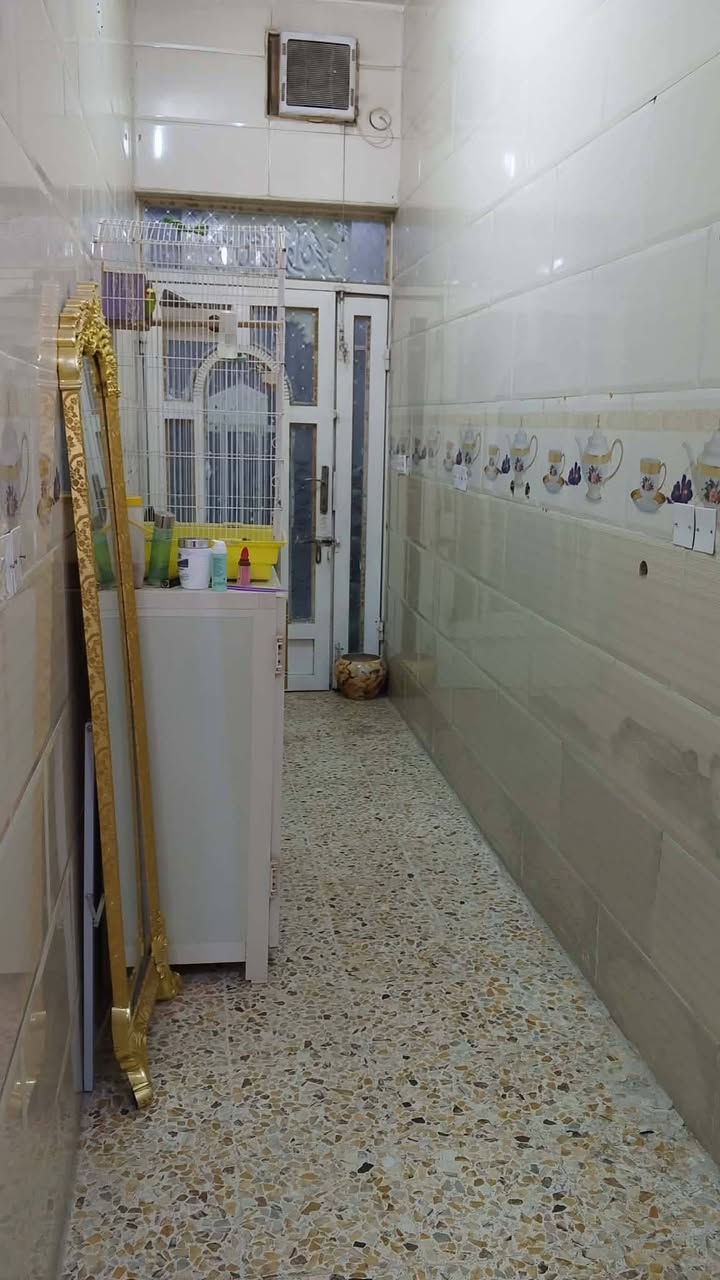 بيت للبيع ١٠٠م قاطين عكاده في منطقه الجمعيات الأولى قرب المستوصف السعر ١٢٥ بي مجال قليل للشراي ***********
