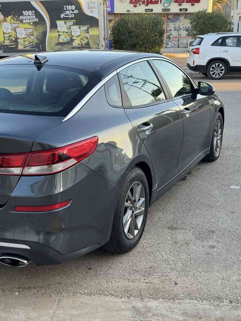 سلام عليكم للبيع
كيا اوبتما 2020 وارد امريكي  رقم اربيل دولي وبسمي تريد وكاله تريد تحول ثاني يوم سياره جاهزه بيهة باب السايق والباب الخلفي صبغ والجاملغ الخلفي كلير توحيد لون  بدون ايرباك 
موصفات: (.  FE.  )
شاشه كبير لمس ✅
كامره دواره ✅
تحكم جهتين ✅
 مثبت سرعه ✅
تحديد مسار✅
قياده ذاتيه ✅
مانع  نزلاق ✅
رادار جانبي ✅
رادار امامي ✅
توقف ذاتي ✅
حساسات خلفي+ جانبي✅
انضمة قياده+EXO+SPORT+COMFORT✅
منفذ AUX ✅
بلوتوث ✅
شاير مري ✅
حساس اطار ✅
ويل كروم ✅
محرك 2400 GDI
مــــــــوصــــــفــــــــــــات <(   F E   )>
________ ________ ________ _______ ____
السيارة مال عائله حلوه وجاهزه
مكاني الانبار فلوجة 
الاستفسار *********** 🟢.
