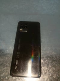 ريلمي 8 للبيع مبدله فقط شاشه  عاديه مفطورة قليل بالشاشه باقي الفطر كلو...