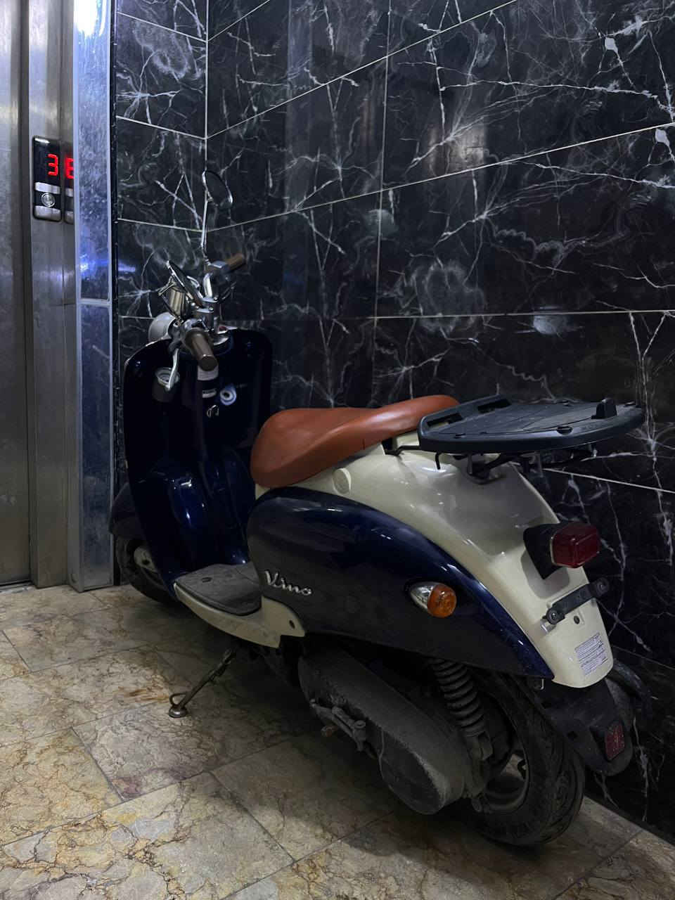 السلام عليكم شلونكم أن شاء الله بخير .للبيع دراجة كلاسك 60  قفل أكسل دراجة شكد ما أكول نظيفة ومبروكة قليل بحقها بكل مكان رحت بيها خليتها تذكارية لكن هسه ناوي أبيعها  لأن أخذت أكبر منها  طبعاً الدراجة كفالة من كل شيء  وتجون أن شاء الله وتحكمون  طبعاً خليت أكثر من صورة شاهد وتونس
السعر650ألف 
مكاني بغداد الأمين الثانية 
للتواصل ***********
