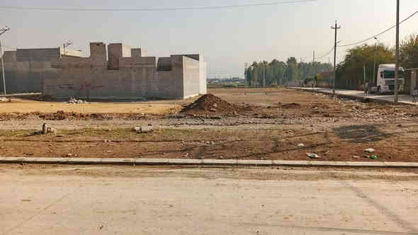 السلام عليكم أرض للبيع تقطيع ابو فهد المساحه 70 متر خدمات فول تبليط ماء كهرب أرض زراعيه بيها وصل بلديه للاستفسار اتصل على الرقم
 ***********
***********
