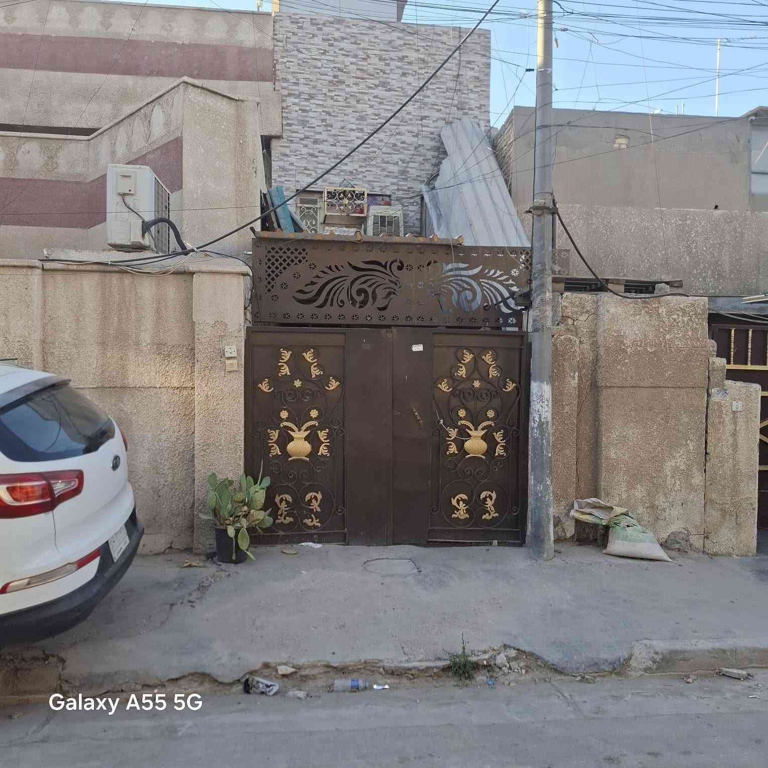 السلام عليكم
بيت للأيجار 80 متر  (٣ غرف نوم ومطبخ وهول وطرمة )
العنوان /حي الجوادين قرب جامع الامام الرضا 
٣ طوابق 
الاول هول + مطبخ + حولي +طرمة وحمام داخلي وخارجي 
الثاني غرفة نوم + غرفة سويت مع حمام داخلي 
الثالث غرفة نوم + سطح 
البيت بي درج داخلي ممكن عزل الطابق الاول عن الثاني 
سعر الايجار 550 الف 
للاستفسار الاتصال على الارقام
***********
***********
البيت حالياً فارغ
