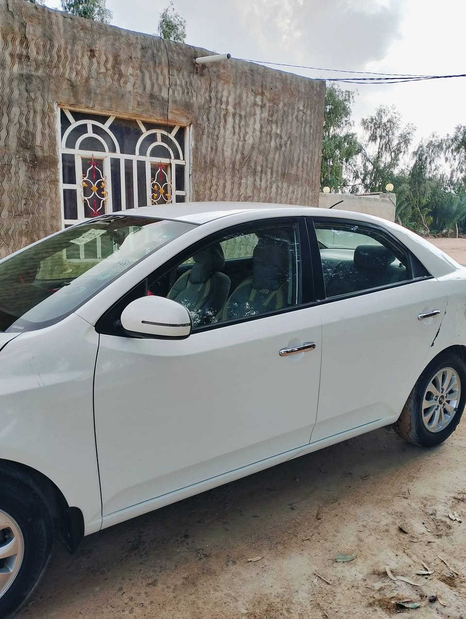 سلام عليكم للبيع سيراتو موديل 13 كفاله عامه من صبغ وتبديل وفتح بيه بارد قليل بل جاملغ الخلفي محرك 1600 مكفول  رقم اربيل سنويه مجدده ل30 مكان نجف اللاستفسار ***********
