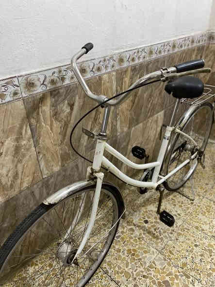 بيسكل بناتي حجم ٢٦ ياباني جاهز وكله شغال 85 بي مجال للشراي مكاني قطاع ٢٨ شراي اتصل ***********
