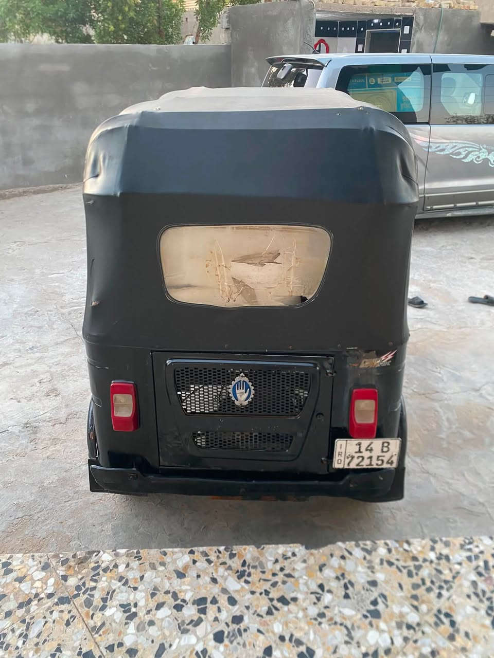 مديل 22سنوية باسمي تحويل ثاني يوم مكينه مفتوحه بيه خياسات وتكحيل بسيط تجي وشوفه شوف العين سعر7ونص ***********
