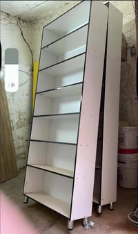 فاترينات عدد ٤  ارتفاع مترين وربع  وعرض متر   ٠٧٧٢٢٥٠٩٣٢٨