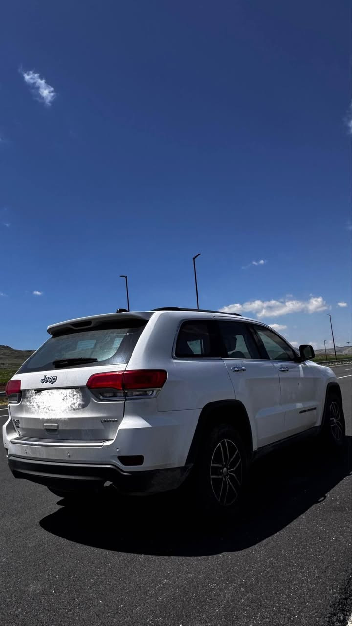 للبيع او مراوس شعندك نزل— Jeep Grand Cherokee Limited 2017
فول مواصفات / وارد أمريكي

▫️ سيارة نظيفة جداً ومرتبة استخدام شخصي
▫️ محرك جديد تبديل قبل شهر
▫️ الجير والشاصي بحالة ممتازة
▫️ داخلية وكالة مرتبة جداً
▫️ شاشة + كاميرا + حساسات
▫️ بصمة وتشغيل ريموت
▫️ مقاعد كهربائية مع تبريد وتسخين
▫️ فتحة سقف بانوراما
▫️ ولمتد فول

✅ الملاحظات:
فقط باب وجاملغ مفتوح
عداها السيارة بدون أي صبغ

📍 السيارة جاهزة لأي فحص بغداد, العراق


**إذا كنت صاحب هذا الإعلان وتريد حذفه لأي سبب، رجاءا أرسل رسالة إلى الدعم الفني**