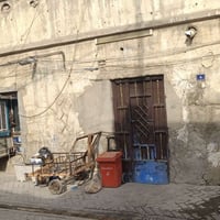 دار للبيع  بغداد مدينة الصدر قطاع 42  يحتوي على 5 غرف النوم و2 حمام  ب...