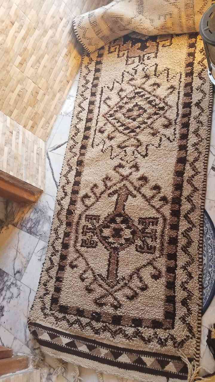 بساط عراقي يدوي (أنتيك) للبيع
الوصف: شغل يدوي عراقي قديم، صوف طبيعي 100%، نقشة تراثية مميزة.
الحالة: نظيف جداً جداً (بحالة الوكالة) وخالٍ من أي عيوب أو تآكل.
القياس: الطول 7 أمتار.
السعر: 500 ألف ( قابل للتفاوض )للتواصل واتساب ***********
