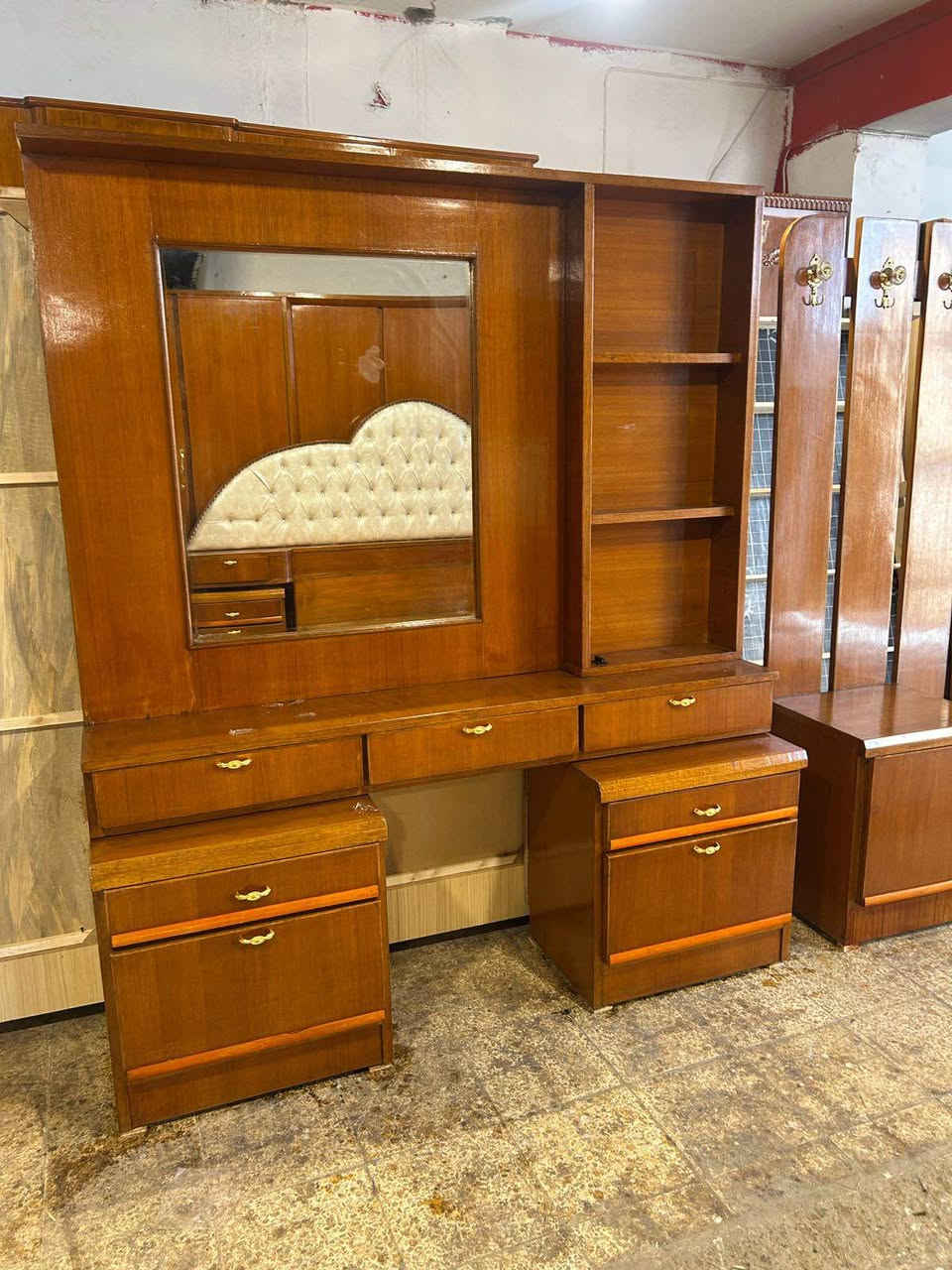 غرفه للبيع 🔥 (السعر عرض خاص 650 الف )
6 باب ملحق داخلي 🚪صاج فصال ظهر الكنتور چمبر شغل توصي ثقيل تكمه 👍🏻👌🏻🔥🔥
قياس ارتفاع الكنتور 125 سم والعرض 3 ونص 
للاستفسار الاتصال على الارقام 
اسيا 📞(***********)
كورك📞  (***********)
عنواننا موصل 
حي الحدباء سايدين الصديق معرض عمار ابو حمزه قرب كماليات سند ⭕️⭕️
مستعدون لشراء غرف النوم والكناتير الصاج 👍🏻 موصل, نينوى
