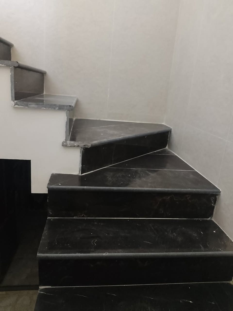 كادر مصري سيراميك وكاشي ومرمر ودرج شغل درجة اولى تسليم مهندس لتواصل ***********
