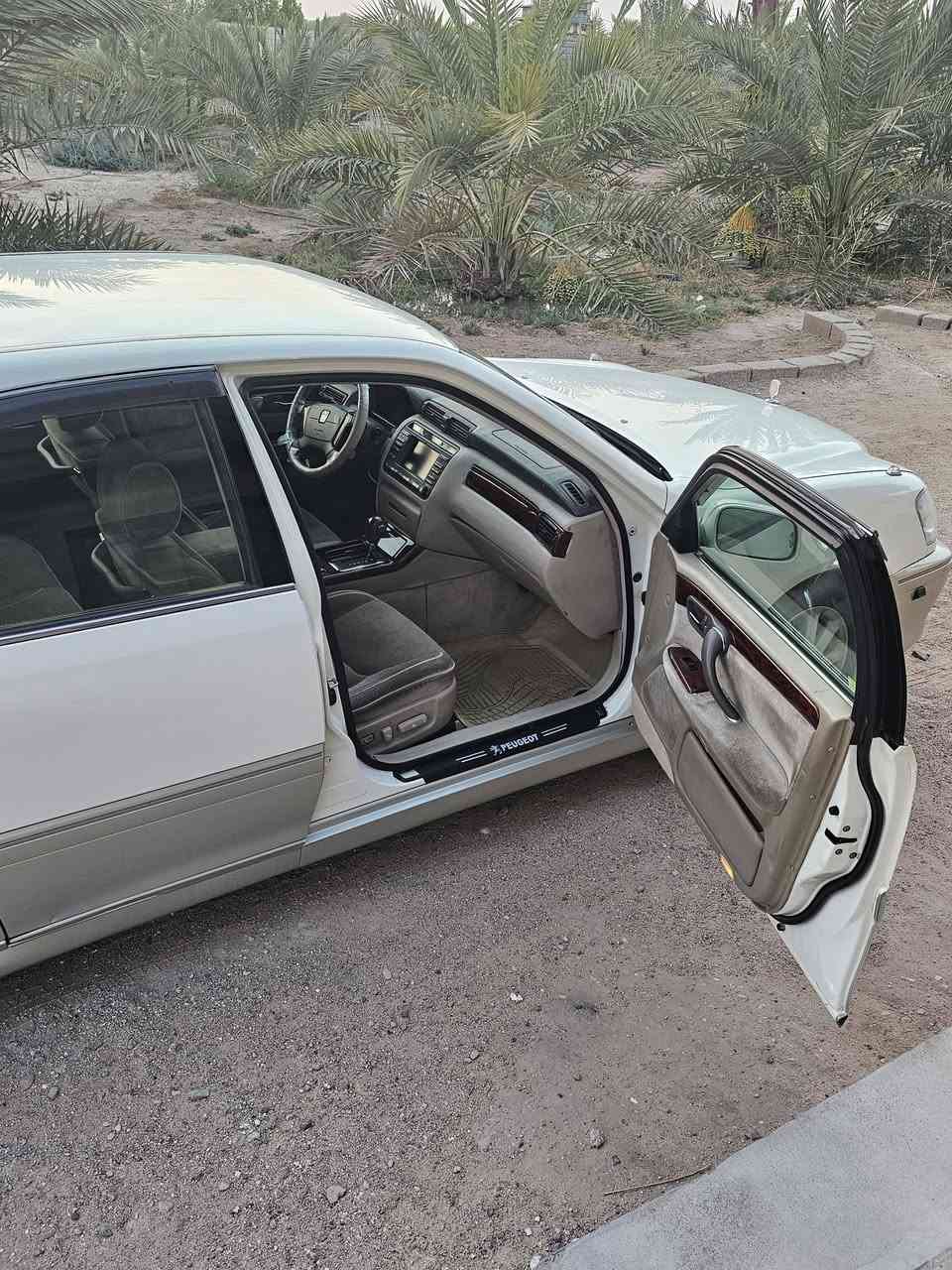 ملكه ادوات كصة قمارة دكمتين مكفوله من جميع النواحي كير محرك تبريد حداديه وتخم تاير شاشه كشنات كهربائيات اماميه وخلفيه ويل نجمه محرك D4 سيارة جديده واحلى من الصور مكان البصرة للبيع السعر ٣٧ وبيه مجال قليل للاستفسار اتصال او واتساب على رقمي ***********
