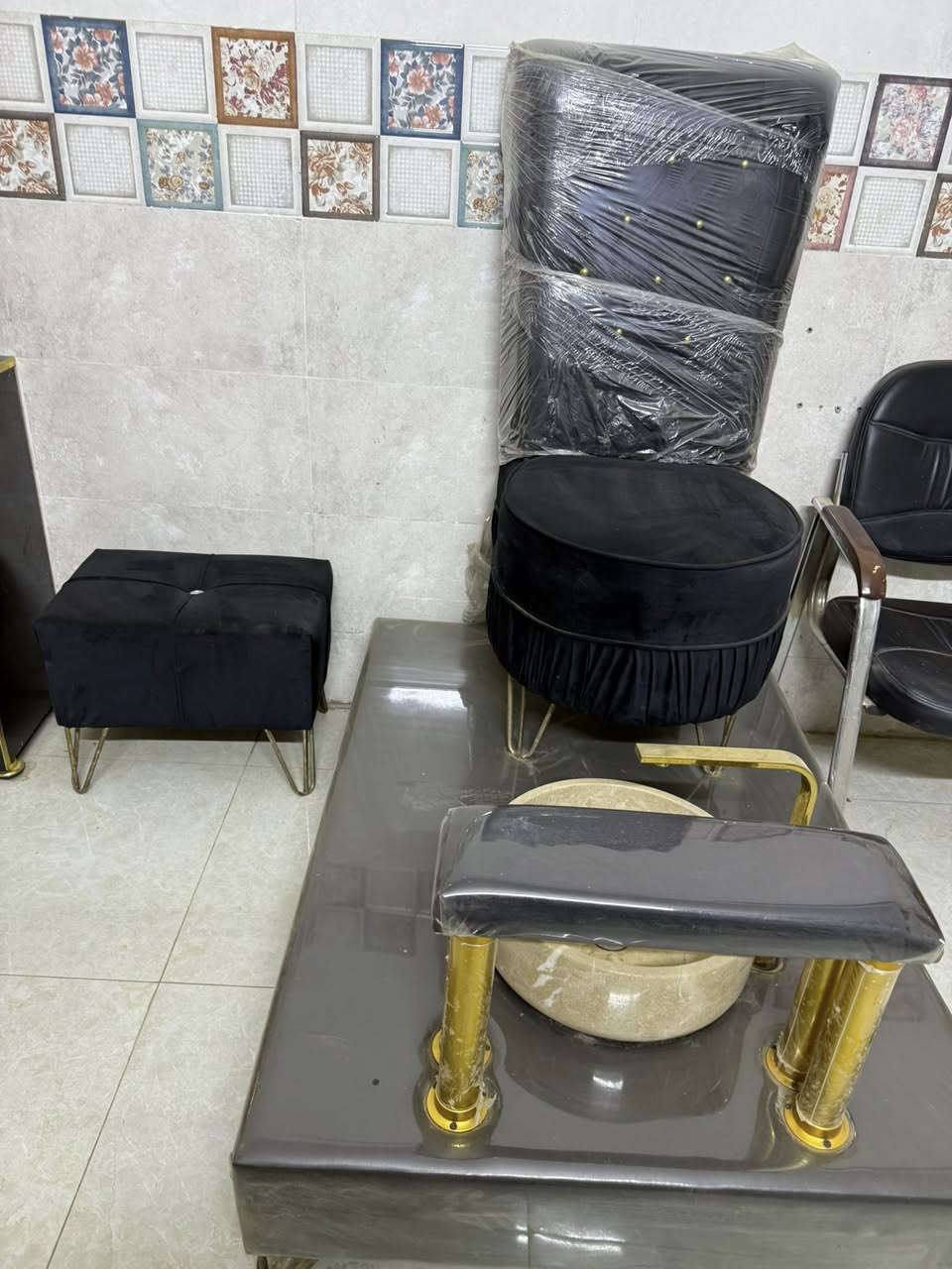غراض صالون للبيع جديدات كلش البديكير ٣٥٠
المغسله ١٠٠ 
مري ٢ مع كوميديات٢ مع كرسي ٤٥٠ الف عربانات اثنين ٦٠ الف ميز اكريلك ٧٠ الف


**إذا كنت صاحب هذا الإعلان وتريد حذفه لأي سبب، رجاءا أرسل رسالة إلى الدعم الفني**