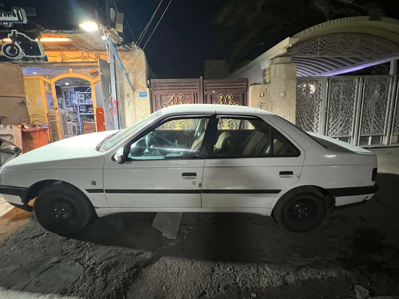 سلام عليكم من رخصة الادمن بيجو روا بغداد للبيع فقط ٢٠٠٩ بدون ظربه بدون صبغ ولا خياسات باسمي تحويل ثاني يوم كلش نضيفة سيارة جديده مابيه اي نقص كلشي بيه شغال تبريد ثلج ❄️ متصرف عليه الف 
سعره ٣٥ ورقه 
مكاني بغداد الحرية
***********
