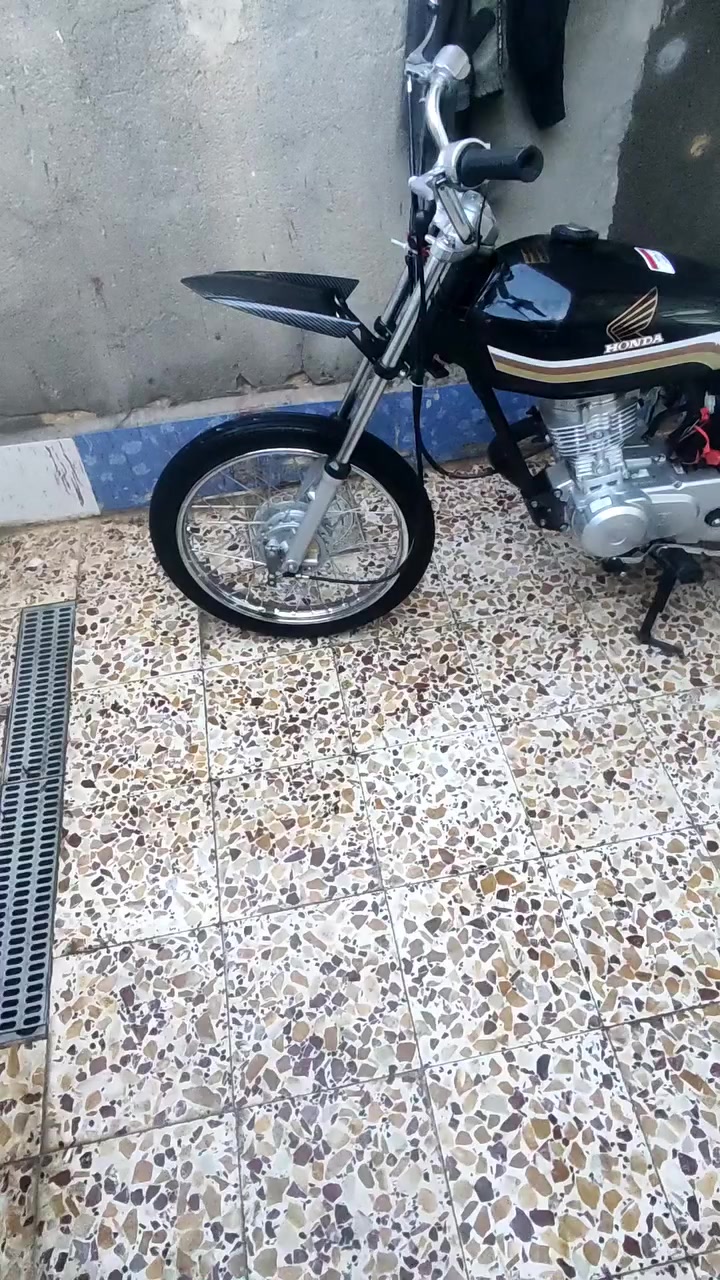 سلام عليكم لحلال للبيع سعر خاص بدون دراجه انضف منصوره وعلي.... 
المكان حي الحسين  مكينه بجيس الموشراي لا يتعبنه رقمي *********** ومتواجد خاص
