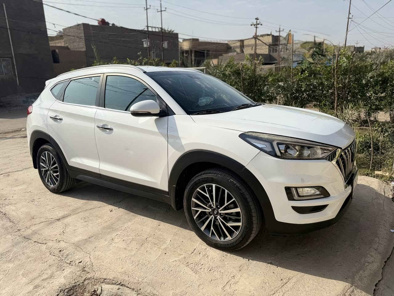 سلام عليكم ورحمة الله وبركاته 
توسان 2020 خليجي 
سياره مكفوله بس بيه تكحيلات مالت شخوط ما بينات قليلات 
سياره فول موصفات عده بنرامه 
بصمه تشغيل بصمت أبواب تخم تاير اصلي 
حساسات كأمره دواره مري شفت تحكم استيرن شباج لد 5 راكب قطعتين تبريد ومواصفات معروفه 
الرقم بابل إنكليزي تحويل ثاني يوم سنويه جديده 
رقم هاتف *********** 
السعر 205
