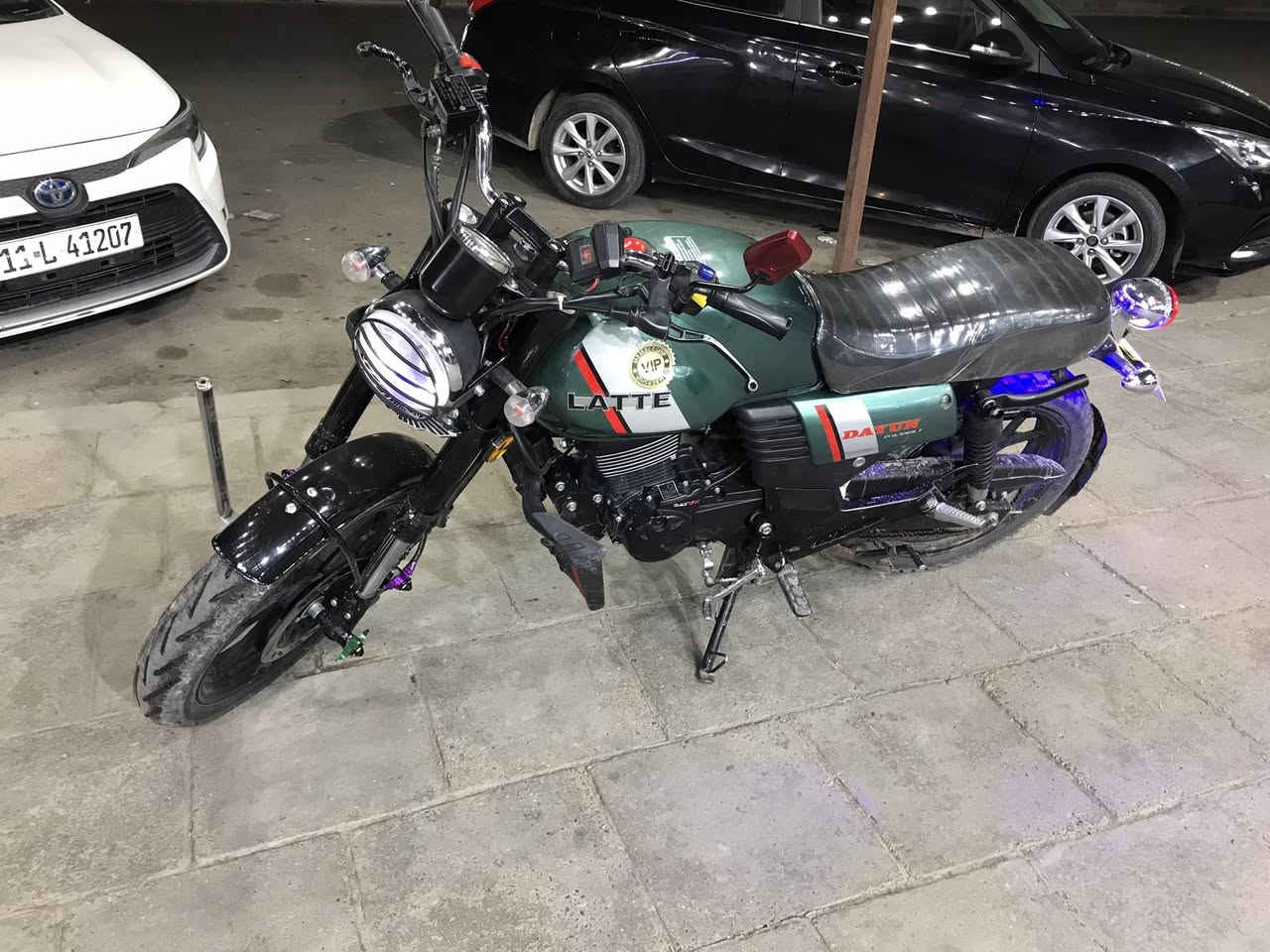 دراجة لايتي جديدة اخت زيرو مكفولة اوراق موجودة لا مفتوحة ولا تبخير ولا نضوح ولا مشتغله دلفري لايت زنون عالي ناصي يعمي بيها مكاني البياع***********
