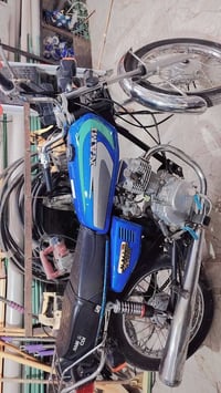 ٢٠٢٣ • أوراق أصلية • موتوسيكل