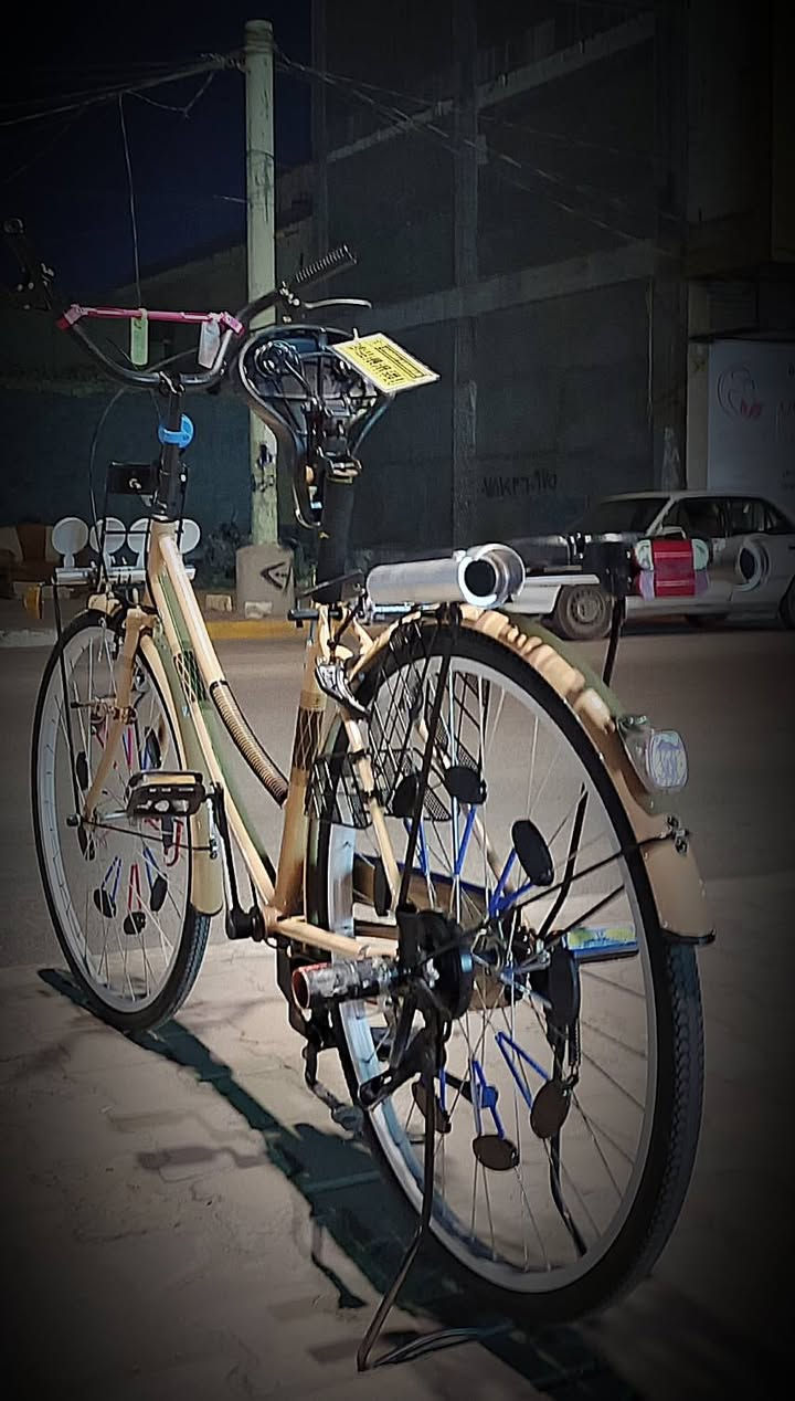 السلام عليكم
بايسكل حجم 26،لون صحراوي مديل الباسكل(2024)نضيف شخطه مابي الباسكل معروض للبيع معه الغراض مثل ماموجود بل صوره /180/الف بي مجال لتواصل معنى واتساب (***********)العنوان كربلاء حي العامل يم أزياء الوائلي (ᗒᗩᗕ) *_*
