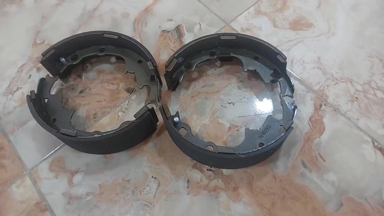 السلام عليكم.بانزات خلفية لسيارات كلايزر7راكب موديلات 91_95. 96_2000. 2001-2007. سعر التخم40الف كما يوجد لدينا توصيل لجميع المحافظات وتساب او اتصال ***********
