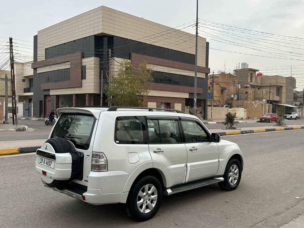 السلام عليكم *********** للبيع باجيرو موديل 2010 وارد خليجي السعر (145) مكفوله كفاله عامه من صبغ وتبديل مواصفات السياره فول 1/1 حبتور فتحه بلقماره شاشه كبيرة كامرا خلفيه وحساس تحكم ستيرن داخل صاج مكينه 6 سلندر 7 راكب ثلاث قطع تبريد كشنات جلد+ كهربائي يدات نيكل أشاير بلمري مري شفط فور ويل مكينه وكير وحداديه تبريد وتخم تايرات بحاله ممتازه جدا جدا رقم كربلاء انكليزي تحويل مباشر مكان سياره في كربلاء
