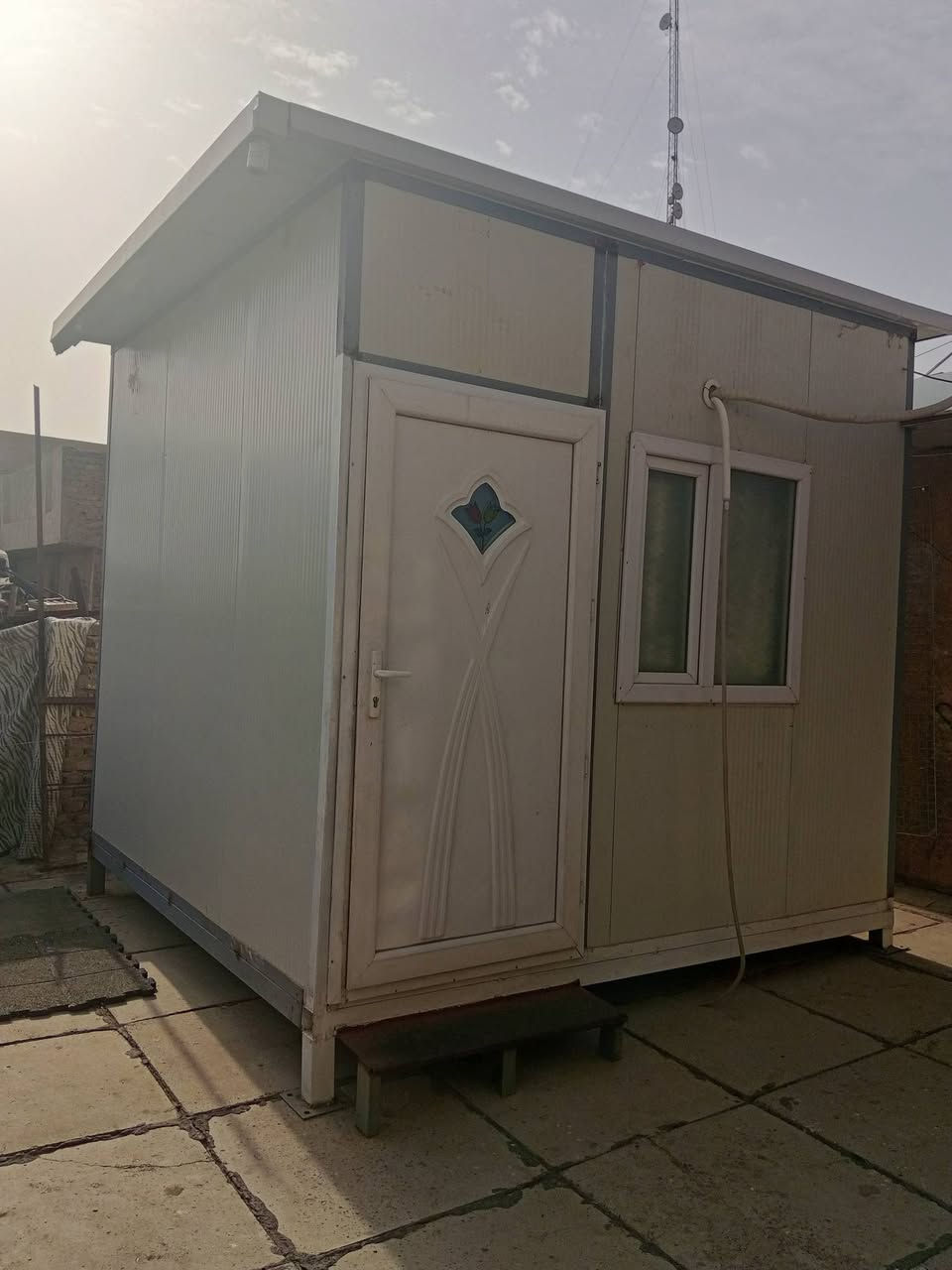 السلام عليكم كرفان  طول 3*3 نوعيه سندويج ميلانو احسن شي الكاعيه خشب بلاويد 18 ملم  والباب والشباك تركي PVC
الكرفان صار 6 اشهر من سويته بعده جديد
السعر مليون وربع لاتصال علا رقم للي يريد يشتري امانت الله ورسوله  ***********
